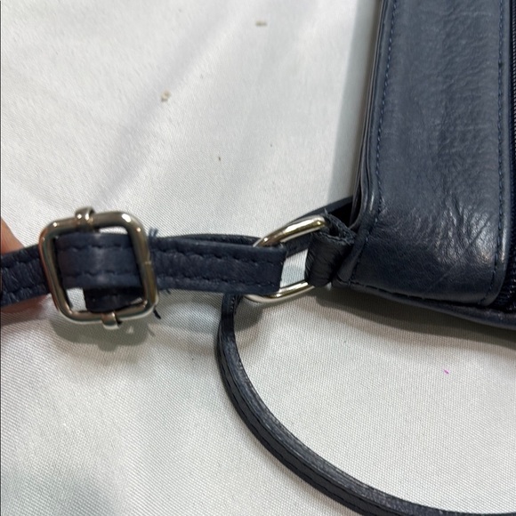 Vera Pelle Navy Blue Genuine Leather Crossbody Bag with Zippered Pockets - Picture 11 of 15